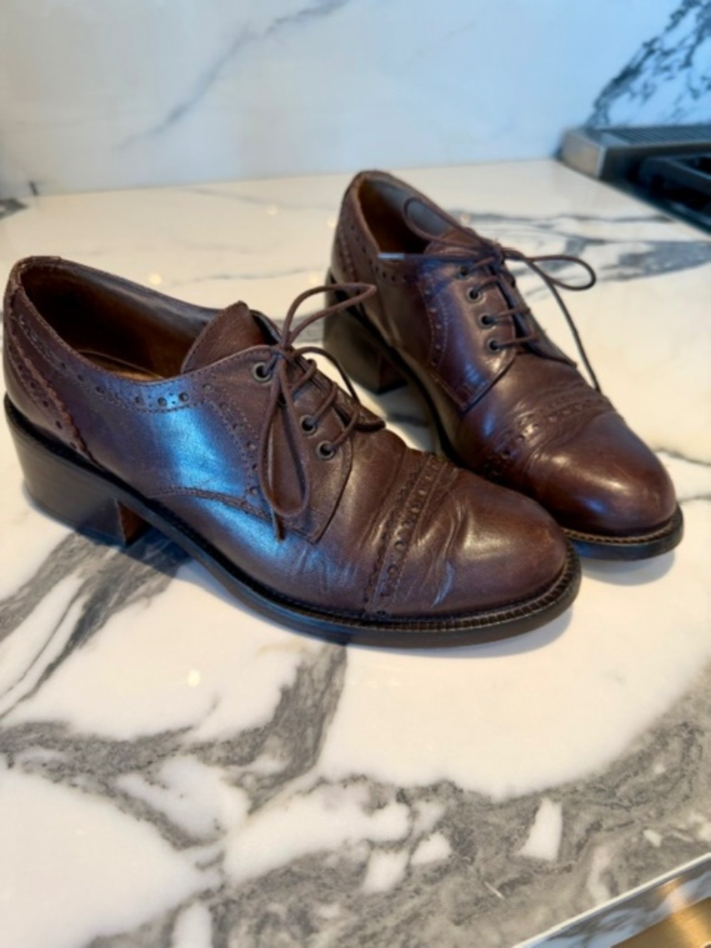 Ladies Vintage Brown "Guess" Oxfords